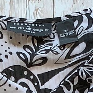 Seperates by New York City Design Co. Tops - Separates black white floral print shirt sleeve Seperates by New York City Design Co. Tops - Separates black white floral print shirt sleeve